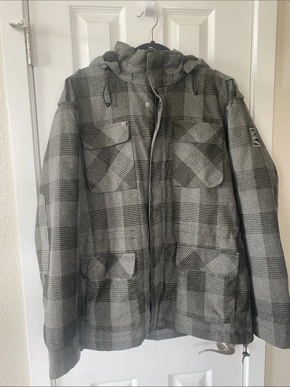 Billabong’s Men’s Gray Plaid Hooded 4 Pocket 1 inside Jacket With Adjustable Fit - Picture 1 of 15
